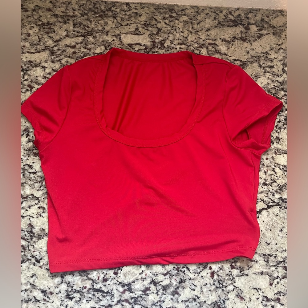 Red, XS round neck short sleeve crop top.